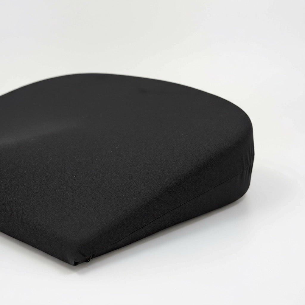 Coussin d'assise ergonomique en forme de cale